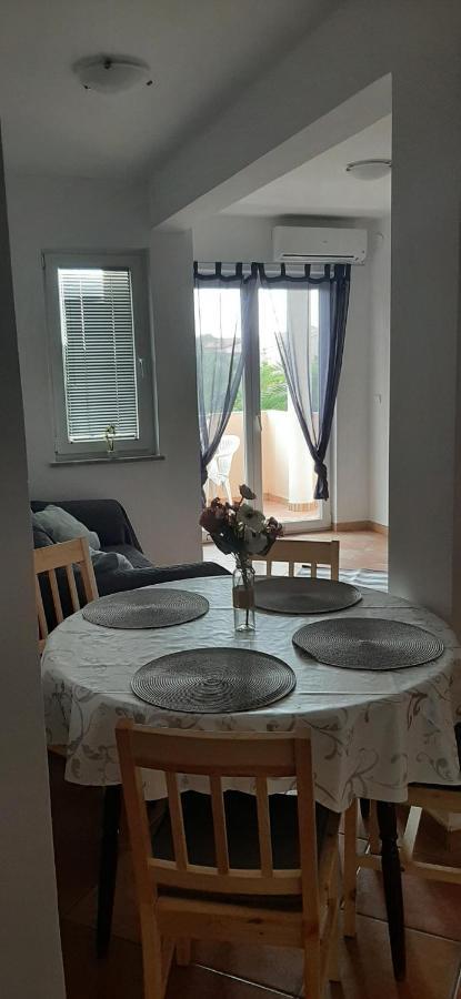 Villa Dobra Family Apartments Vir Eksteriør bilde